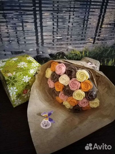 Шоколадные розы, клубничка, ми-ми-шки и другое