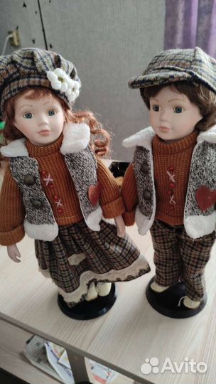 Кукла фарфоровая