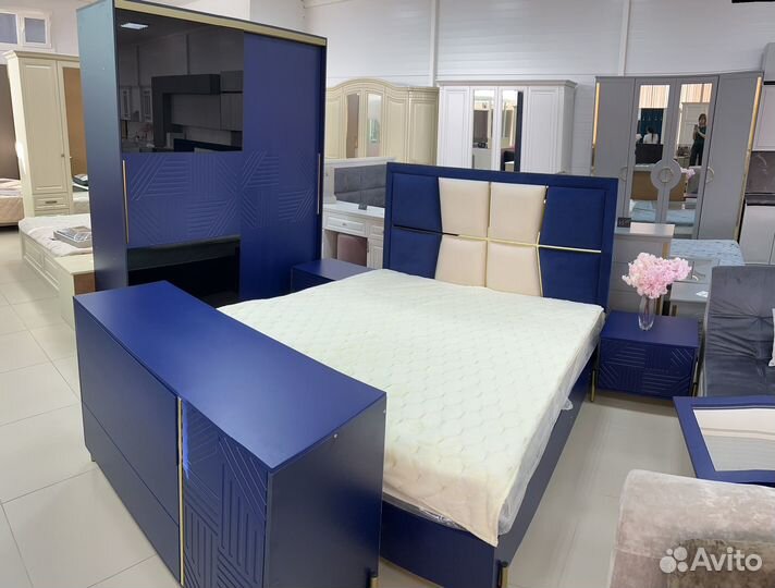 Спальный гарнитур