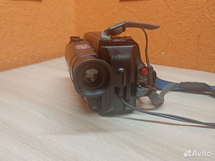 Видеокамера Sony ccd-tr490e