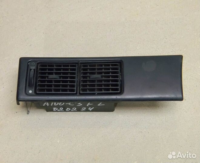 Дефлектор воздушный левый Audi 100 C3