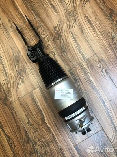 Передняя пневмостойка правая Volkswagen touareg NF