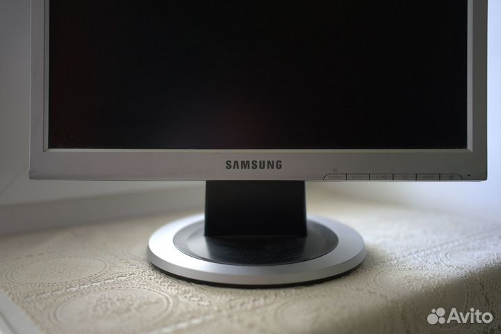 Монитор Samsung SyncMaster 710N, 1280x1024, 75 Гц