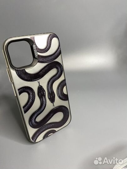 Чехол на iPhone