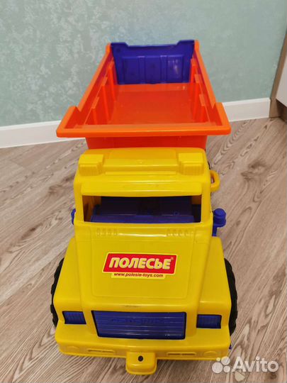 Грузовик огромный (большой) полесье