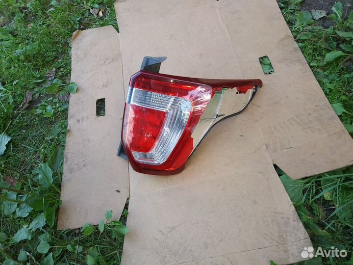 Фонарь правый Ford Explorer 5