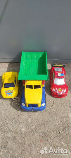 Большой грузовик и машинки