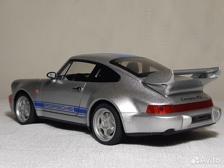 Модель Porsche 911 (964) Carrera RS (масштаб 1:24)