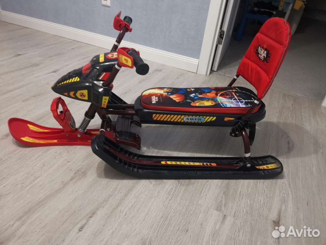 Детский снегокат со спинкой