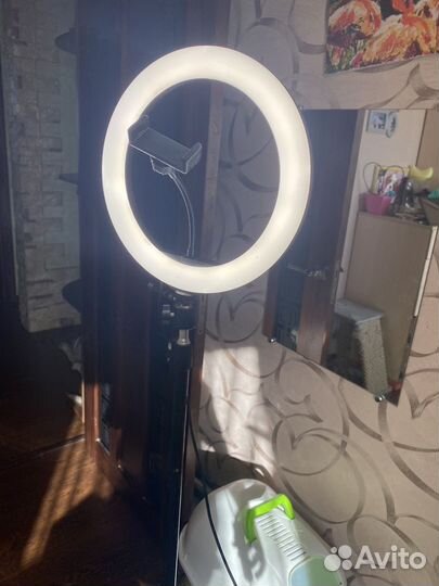 Кольцевая лампа со штативом