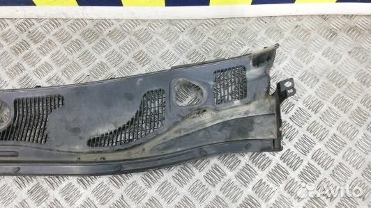 Накладка декоративная (жабо, дождевик) lexus LS 4