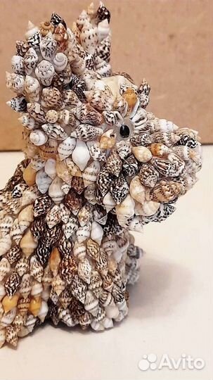 Собачка из ракушек ручной работы
