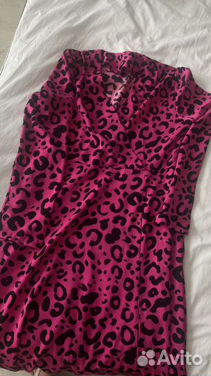 Платье миди с разрезом розовое леопард