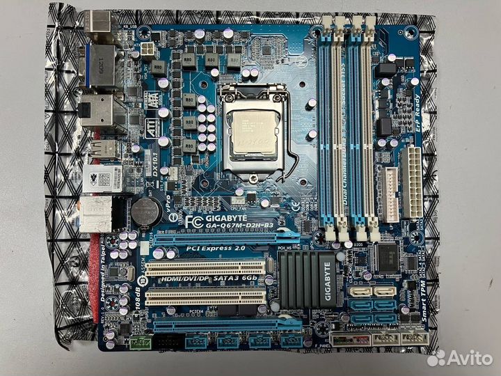 Материнская плата Gigabyte 1155 сокет i3-2100