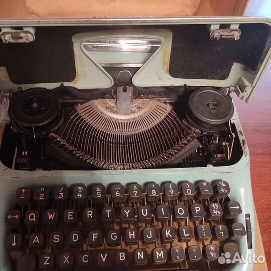 Печатная пишущая машинка