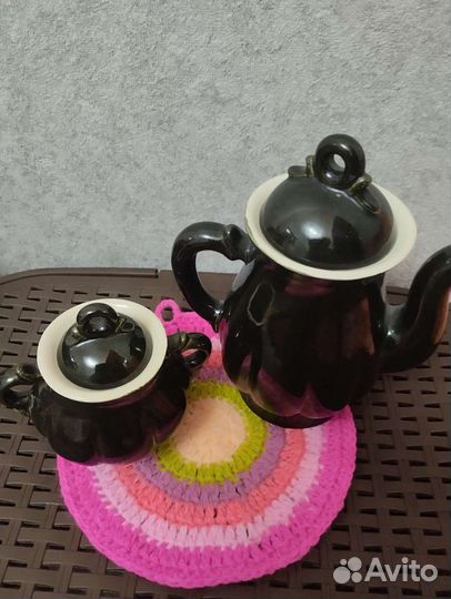 Кофейник и сахарница