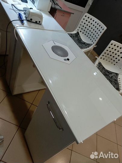 Продам маникюрный стол