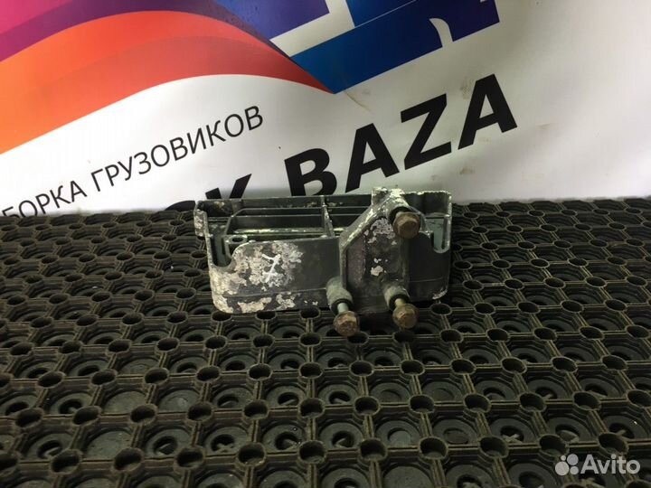 1638481 Кронштейн подножки правый Daf CF