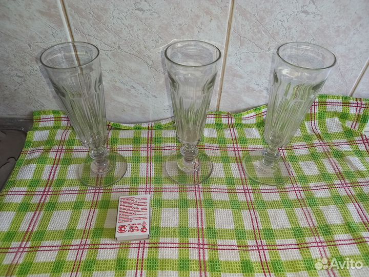 Стеклянные бокалы