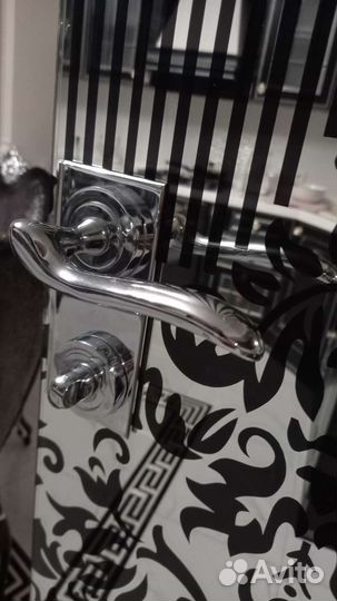 Дверь стеклянная.зеркальная.размер 2.10 на 90