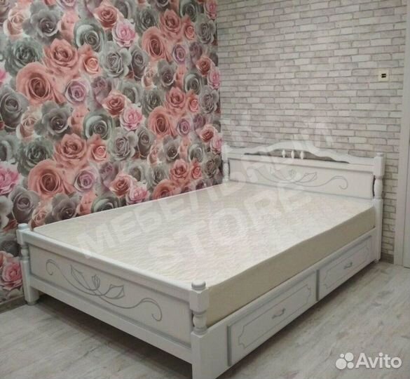 Кровать массив