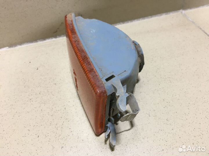 Указатель поворота в бампер правый Golf III/Vento