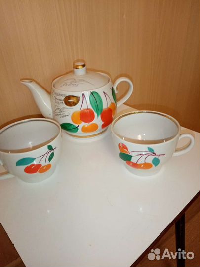 Заварочный чайник и 2 чашки СССР