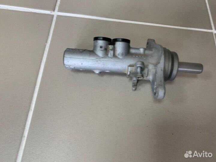 Цилиндр тормозной главный Volkswagen Polo 2011