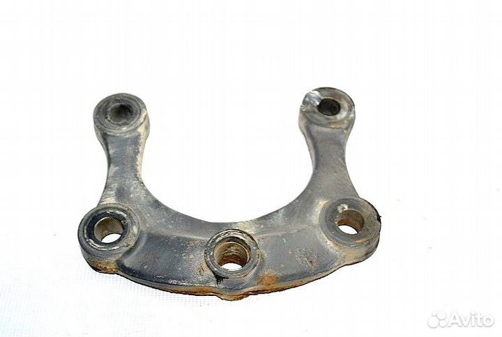 Кронштейн амортизатора ведущего моста, верхний пра