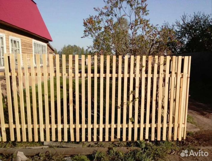 Забор из штакетника