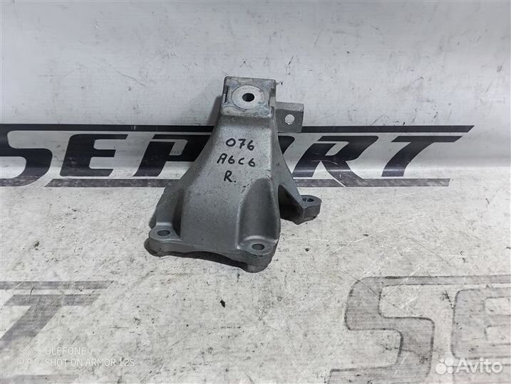 Кронштейн опоры двигателя правый Audi A6 C6 3.0