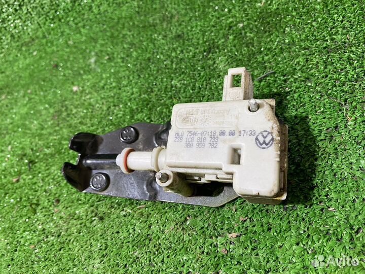 Активатор замка багажника Audi TT 8N