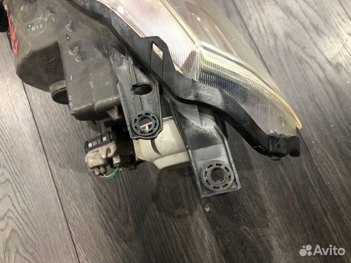 Фара ксеноновая передняя правая Suzuki Sx4 SX4