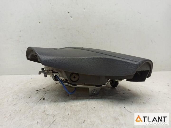 Airbag водительский toyota isis