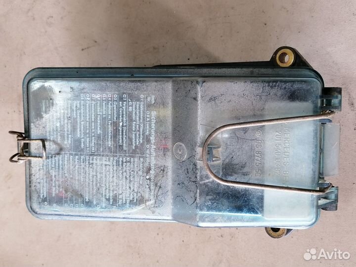 Блок предохранителей Mercedes 190/W201 1982-1993