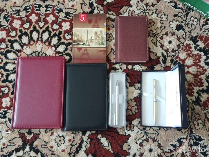 Ежедневник и ручки