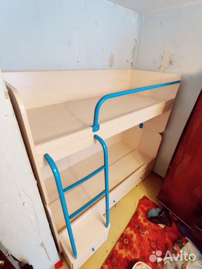 Двухъярусная кровать