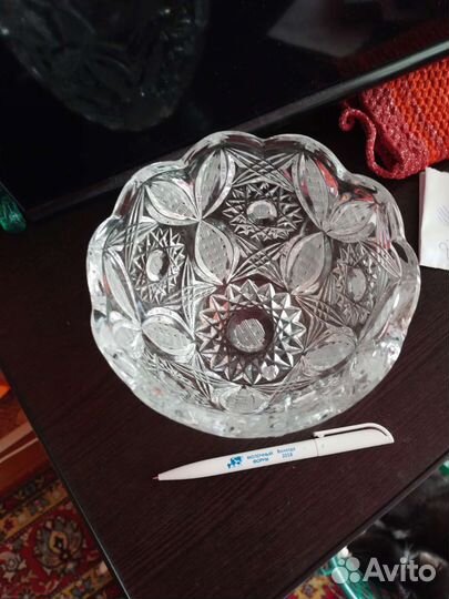 Хрустальный салатник и фарфоровая ваза