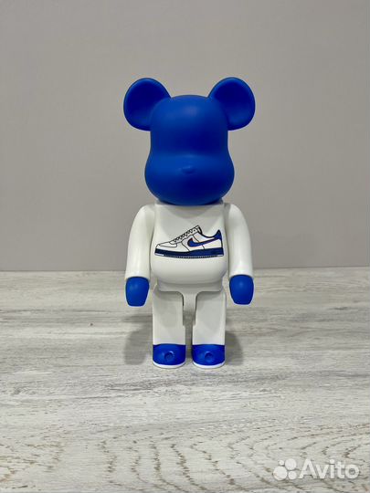 Медведь bearbrick nike 28 см