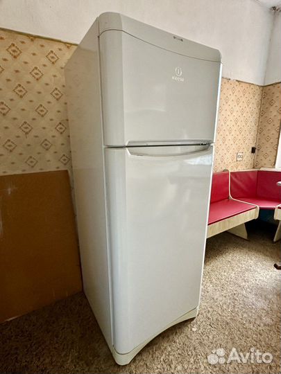 Холодильник indesit