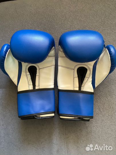 Боксерские перчатки 