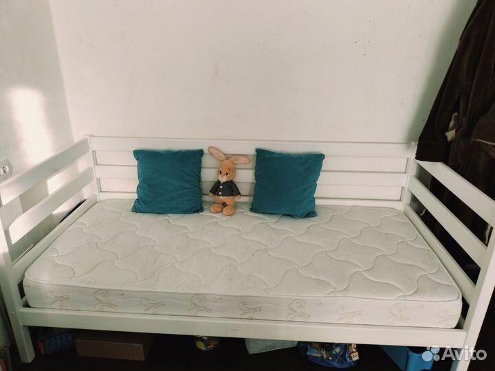 Кровать с матрасом