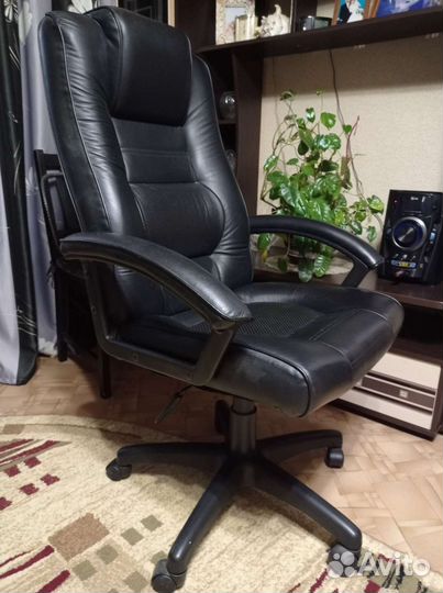 Офисное кресло для руководителя бу