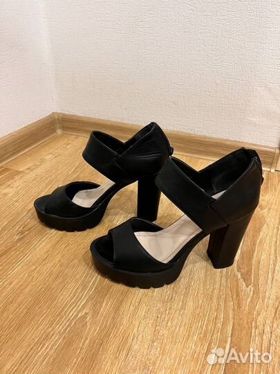Туфли женские на каблуке