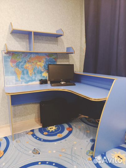 Стол + полки для школьника