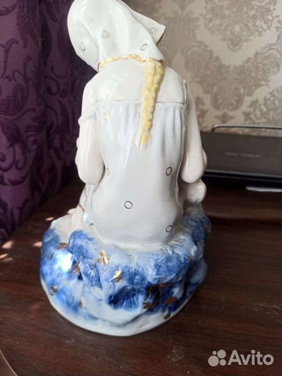 Статуэтка Алёнушка