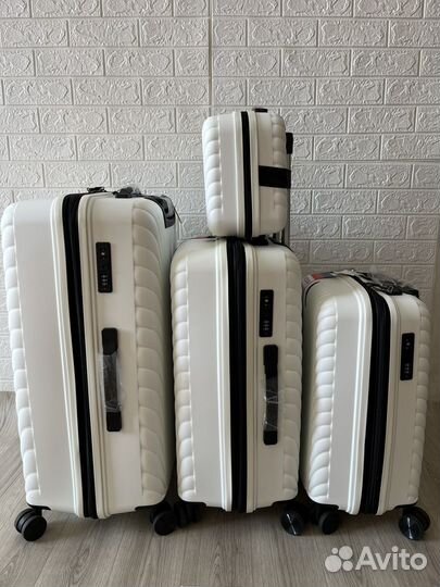 Чемодан на колесах/Магазин/Доставка