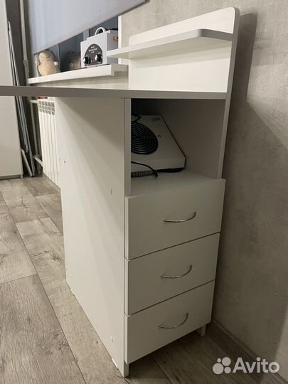 Столик для маникюра