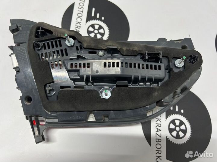 Фонарь в крышку багажника задний правый Bmw 730