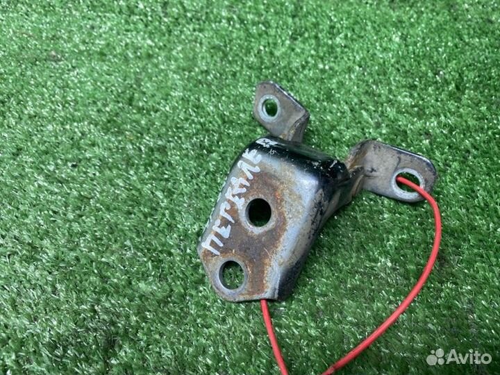 Петля двери передняя левая Mazda 3 BK